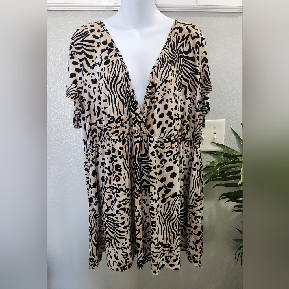 Cha Cha Vente Black and Gray Patterned Top